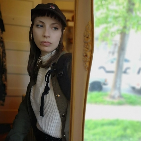 Meet your Posher, Erica - Picture 1 of 1